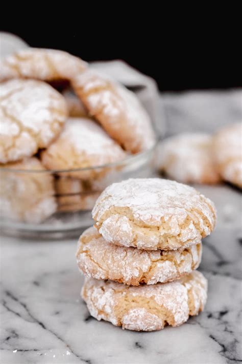 Easy Italian Almond Cookies (Amaretti)